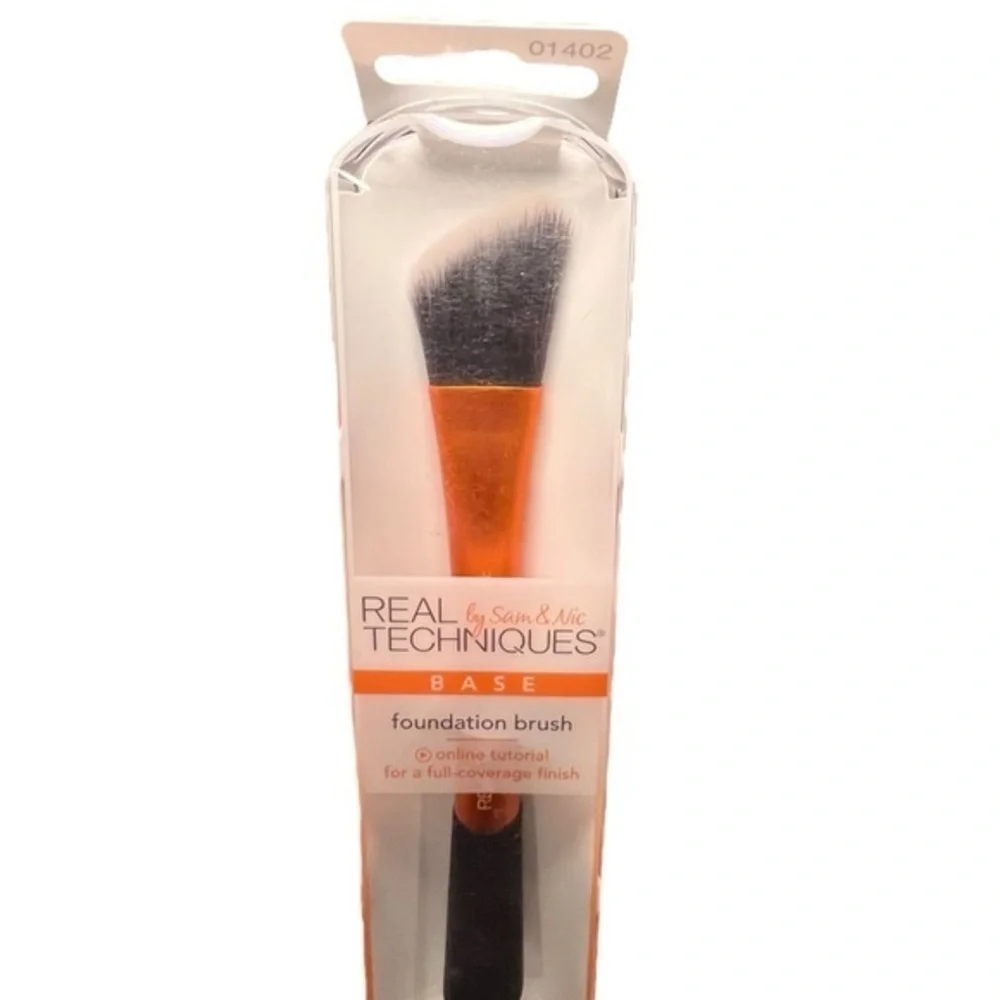 1 REAL TECHNIQUES Makeup Brush - Base Foundation Brush 